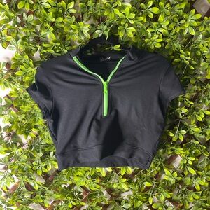 BOMBSHELL SPORTSWEAR ZIP TOP SIZE L